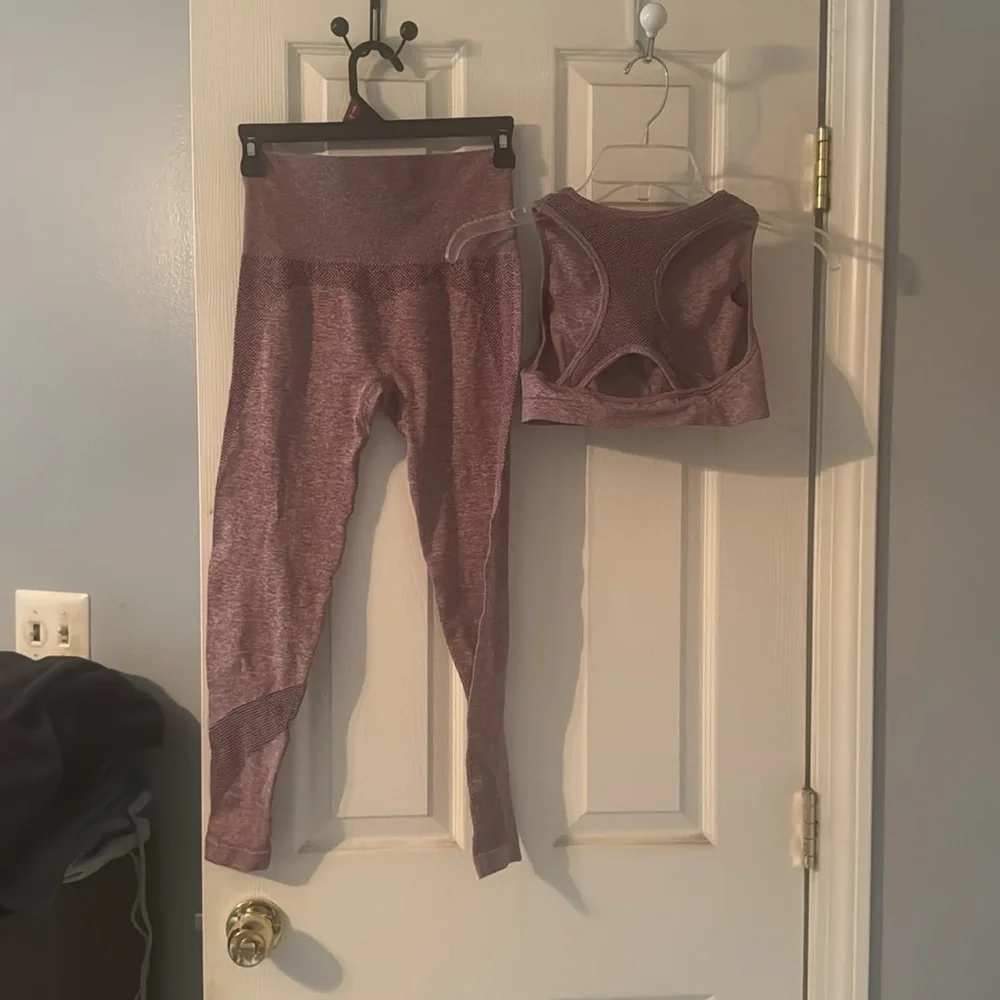 Amazon Workout Set - Picture 2 of 2